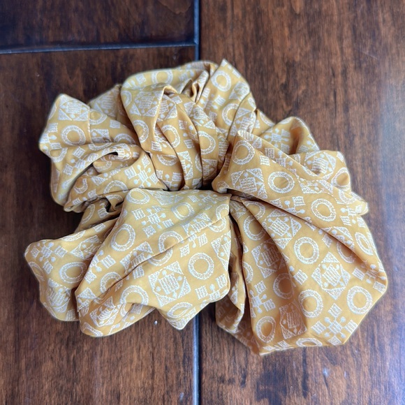 Anthropologie scrunches NWOT - Picture 4 of 4